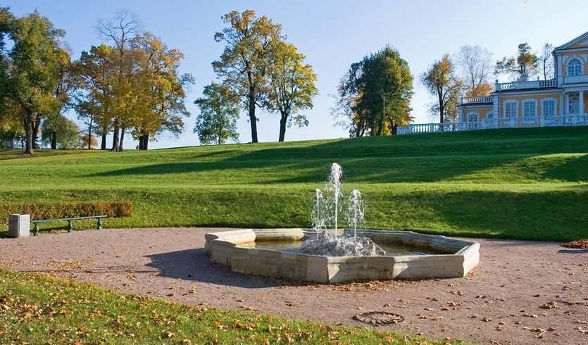 Путешествия и игры в жизни русского двора (Дворец Петра I в Стрельне) (для школьных групп) – экскурсии и программы для детей от 470 рублей