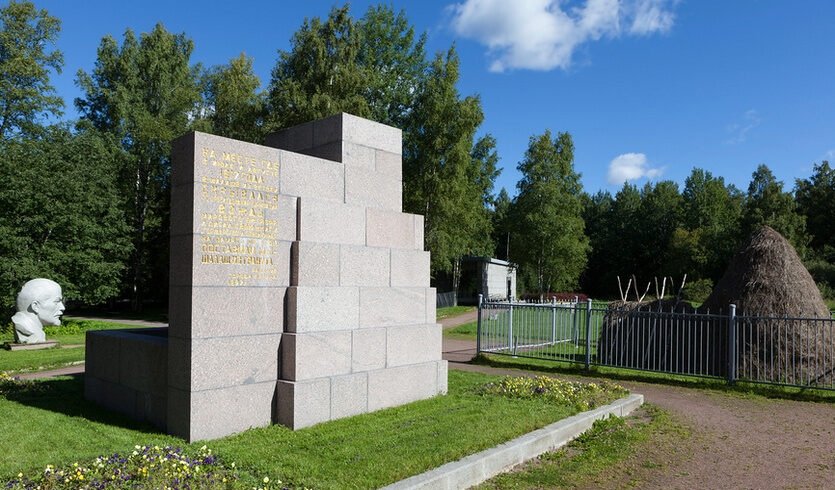 Красный маршрут революции: по местам В.И. Ленина в Петербурге и области — фото № 4 — Фотобанк Лори / Сергей Афанасьев  Красный маршрут революции: по местам В.И. Ленина в Петербурге и области — Автобусные загородные