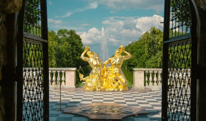 Фонтаны Большого Каскада — Выпускные вечера для 11 класса от 6150 рублей