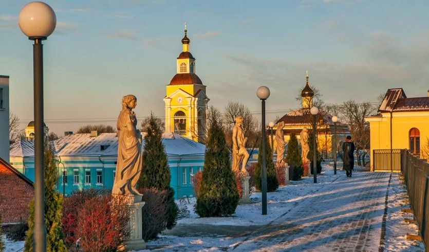 Скульптуры на аллее бастиона Панцерлакс. Выборг – сборные туры в Санкт-Петербург от 12050 рублей