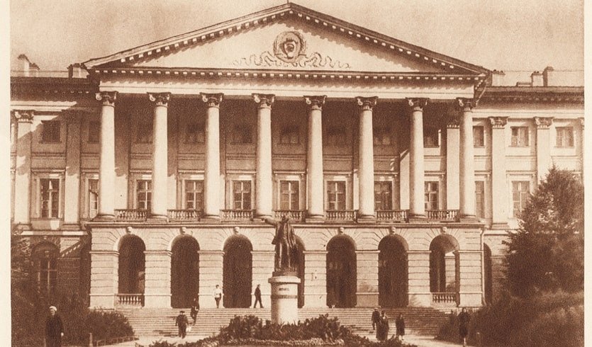 Смольный – очаг воспитания и милосердия – пешеходные экскурсии для заказных групп от 1335 рублей