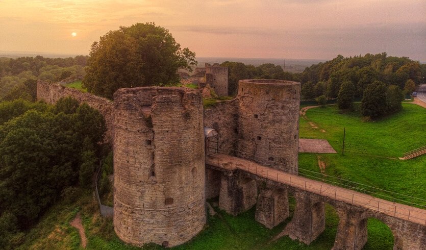 Крепости и усадьбы Ингерманландии (для групп) – автобусные экскурсии для организованных групп от 2100 рублей