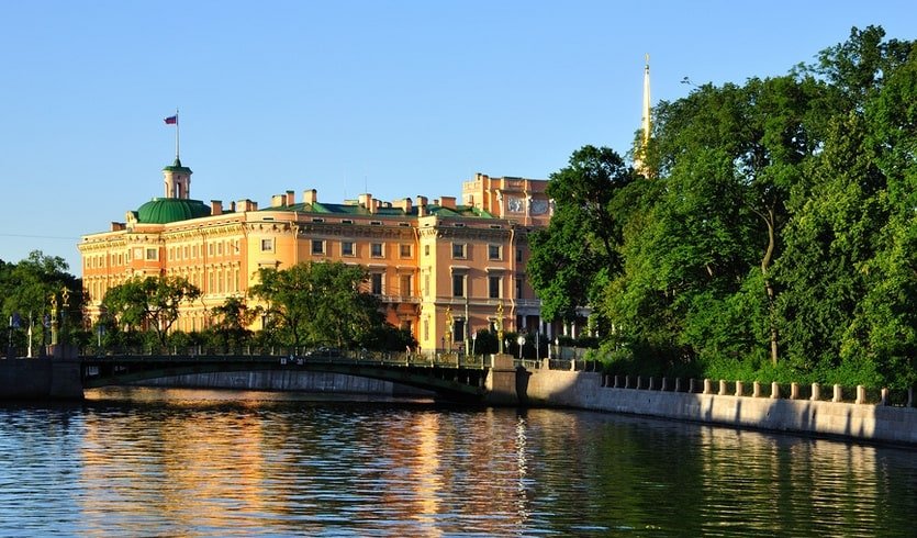 Михайловский замок – водные обзорные от 900 рублей