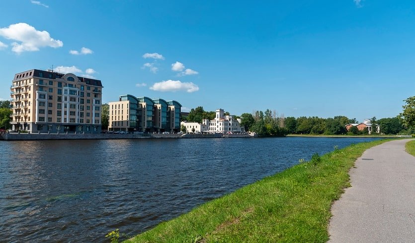 Дома на берегу реки Малая Невка – пешеходные экскурсии от 800 рублей