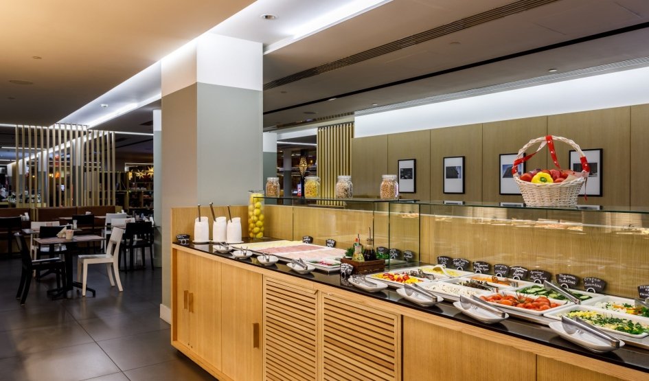 Завтрак в отеле Азимут