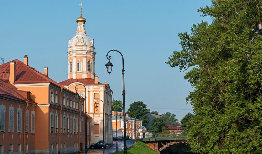 Любовные истории царского дома (с посещением некрополя Александро-Невской Лавры) (для заказных групп) – автобусные экскурсии для организованных групп от 900 рублей