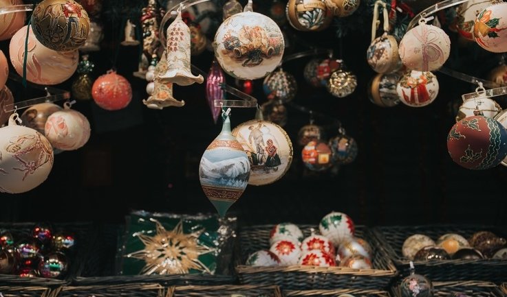 Елочные игрушки – новогодние программы для школьных групп от 360 рублей