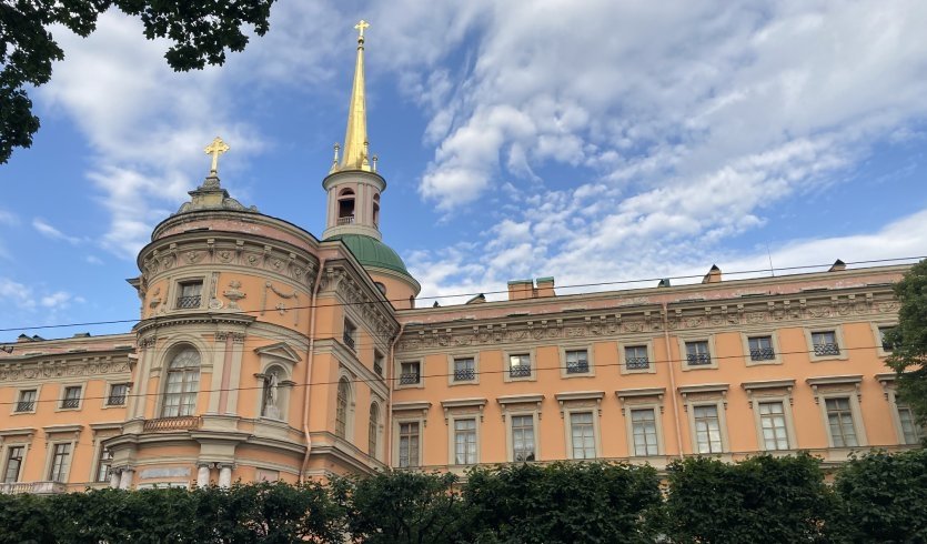 Церковь михайловского замка. Михайловский замок экскурсии. Церковь Михайловского замка в Санкт-Петербурге.