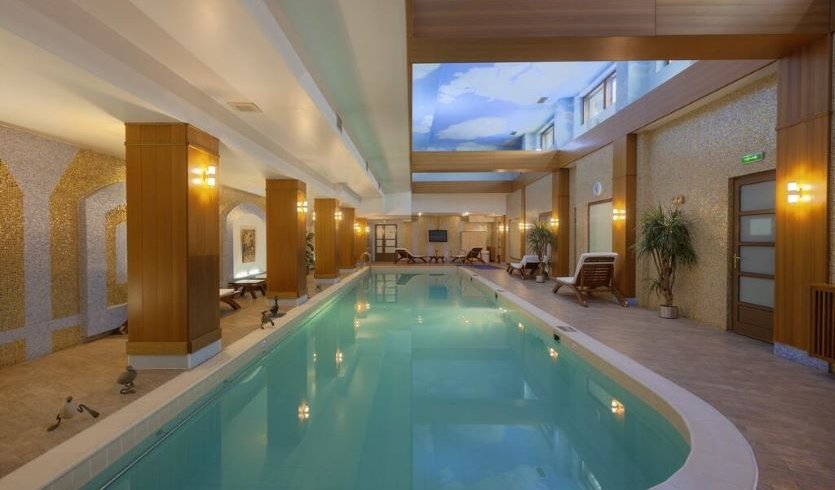 отель Амбассадор – бассейн
