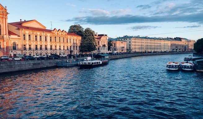 Адмиралтейская перспектива – фото №3 – Photo by Alice Butenko on Unsplash Адмиралтейская перспектива – Пешеходные экскурсии