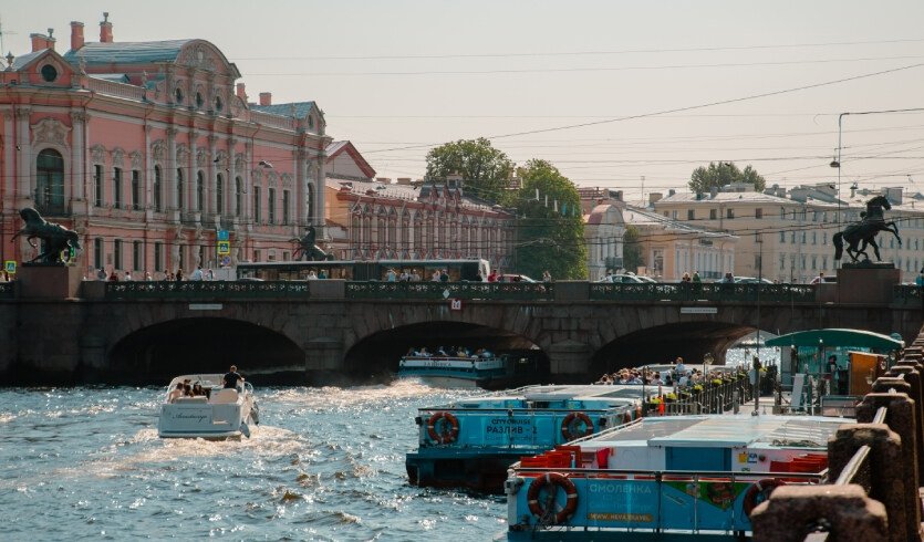 Аничков мост – водные экскурсии по рекам и каналам от 1000 рублей Аничков мост – водные экскурсии по рекам и каналам от 1000 рублей