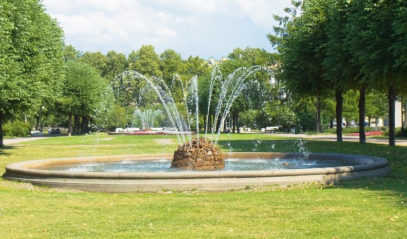 Эра Милосердия. Вокруг Смольного (для заказных групп) – пешеходные экскурсии для заказных групп от 290 рублей