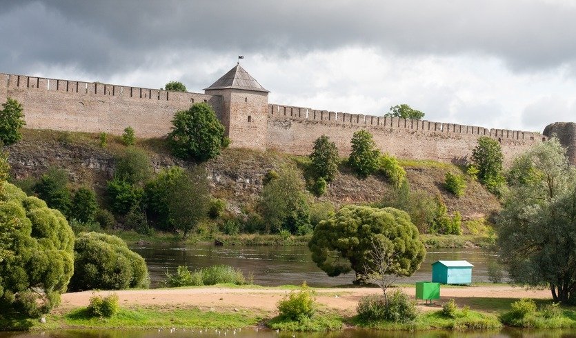 Серебряное ожерелье России (Петербург + г. Ивангород) – фото №1 Серебряное ожерелье России (Петербург + г. Ивангород) – тур в СПб от 16190 рублей Photo by Sergey Mind on Uplash