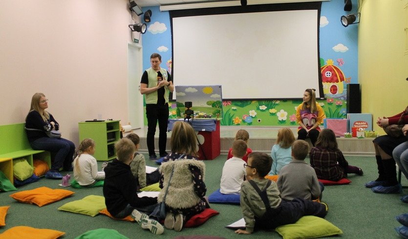 В гостях у Смешариков. Мультмастерская! (экскурсия в Театр-студию «Смешарики») — фото № 2 — Прогулки   В гостях у Смешариков. Мультмастерская! (экскурсия в Театр-студию «Смешарики») — сборные экскурсии, мастер-классы, квесты для школьников в Санкт-Петербурге от 1300 рублей