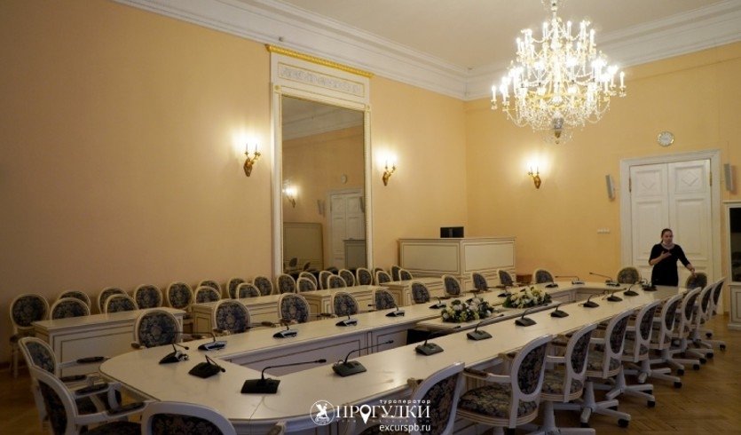 Интерьер Таврического дворца — Экскурсии для школьников в Санкт-Петербурге под заказ