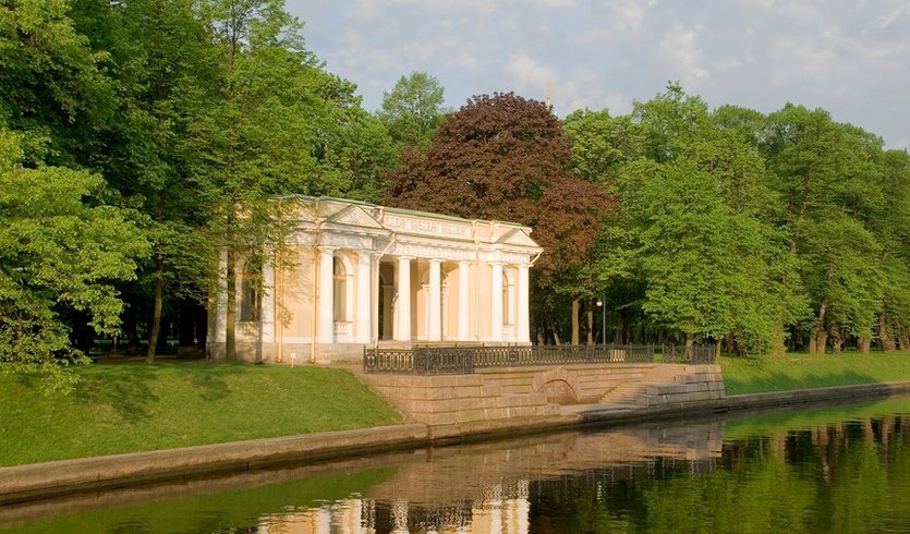 Вокруг Михайловского дворца – фото №1 – Фотобанк Лори/ Александр Щепин  Вокруг Михайловского дворца – Пешеходные экскурсии