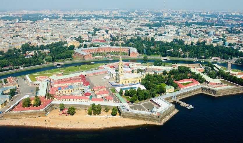 Петропавловская крепость вид с Кронверкского пролива