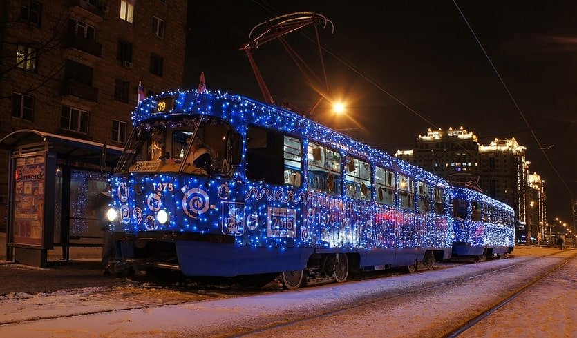 Новогодний ретро-трамвай с фуршетом и развлечениями – автобусные экскурсии от 2350 рублей