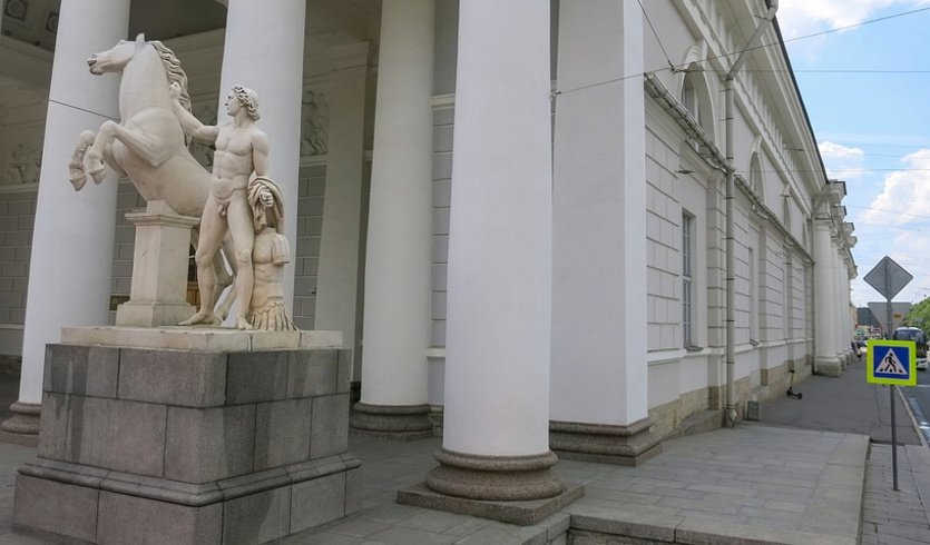 Здание центрального выставочного зала «Манеж» – интерьерные экскурсии от 2000 рублей