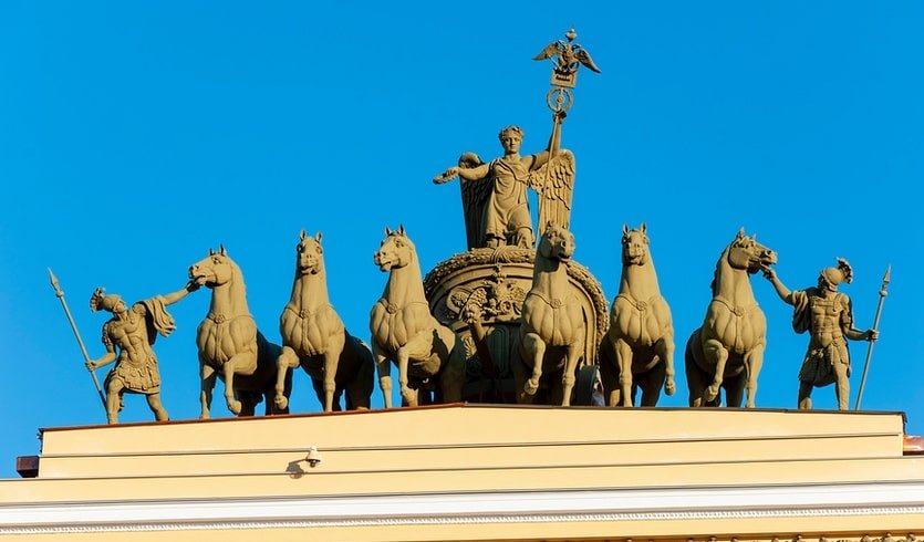 Колесница Славы на здании Главного штаба – автобусные обзорные от 1200 рублей