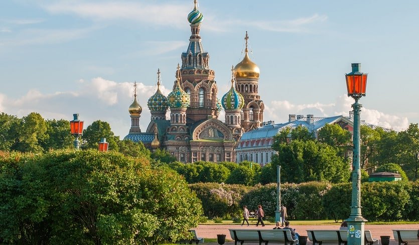 Вид с Марсова поля на Спас-на-Крови – vip-программы от 5000 рублей