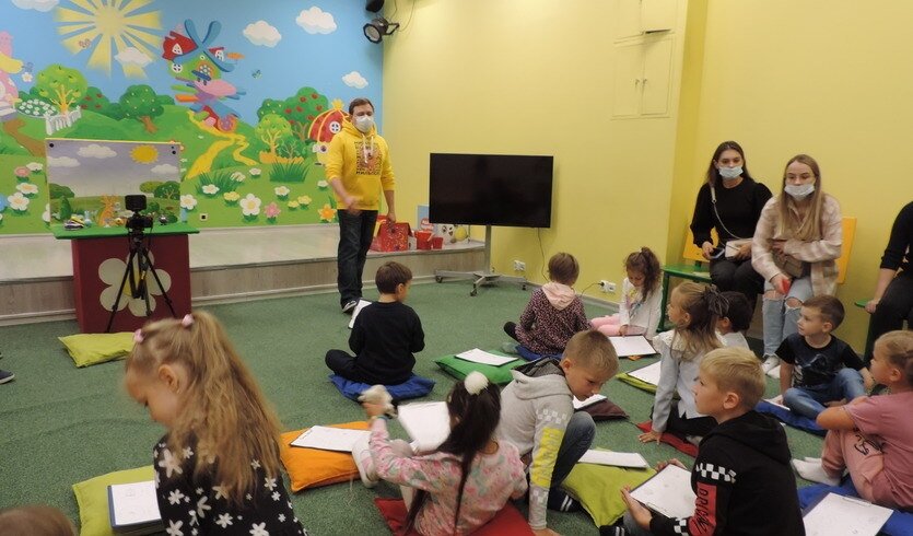 В гостях у Смешариков. Мультмастерская! (экскурсия в Театр-студию «Смешарики») — фото № 4 — Прогулки   В гостях у Смешариков. Мультмастерская! (экскурсия в Театр-студию «Смешарики») — сборные экскурсии, мастер-классы, квесты для школьников в Санкт-Петербурге от 1300 рублей