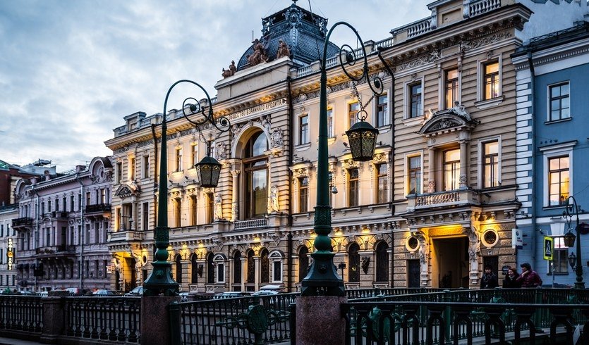 Обзорная экскурсия со Смольным собором от 1000 руб.