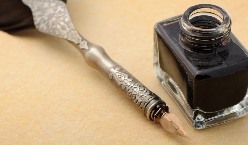 Перо и чернильница на старой бумаге – сборные экскурсии для школьников в Санкт-Петербурге от 900 рублей