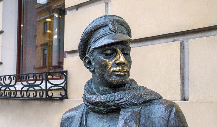 Скульптура героя романа Ильфа и Петрова Остапа Бендера – выпускные вечера для 4 класса от 1700 рублей