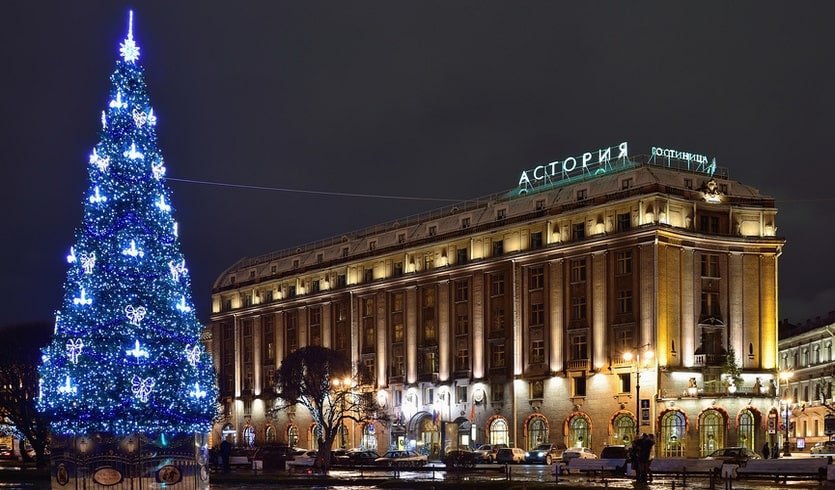 Новогодняя ёлка у Исаакиевского собора – новогодние программы для школьных групп от 920 рублей