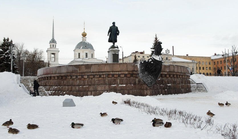 Памятник Афанасию Никитину в Твери - Туры в СПб от 24900 рублей Памятник Афанасию Никитину в Твери - Туры в СПб от 24900 рублей