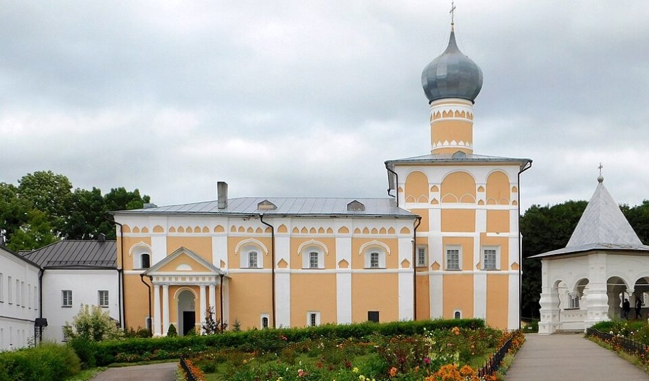 Церковь преподобного Варлаама Хутынского – туры в Новгородскую область от 12390 рублейЯркие выходные: Великий Новгород и Старая Русса – туры в Новгородскую область от 12390 рублей