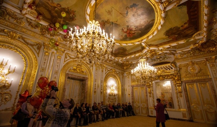 День учителя – изысканный праздник в особняке – профессиональные праздники от 5900 рублей