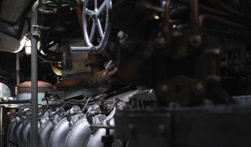 Дизельный двигатель на подводной лодке – сборные экскурсии для школьников в Санкт-Петербурге