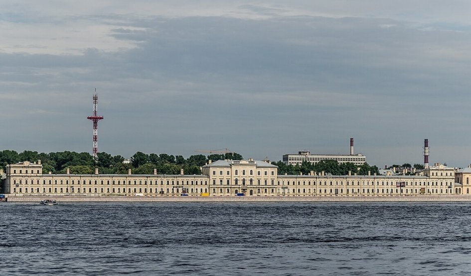 Здание клиник военно-медицинской академии – автобусные экскурсии от 1800 рублей