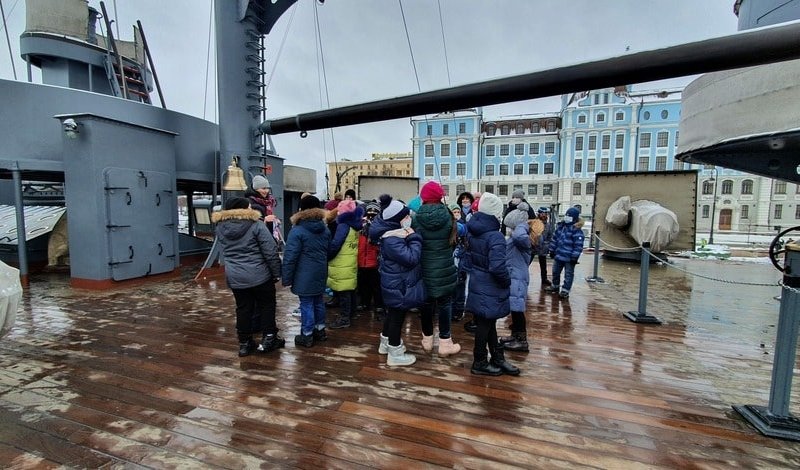 Дети на палубе – сборные экскурсии для школьников в Санкт-Петербурге от 1250 рублей