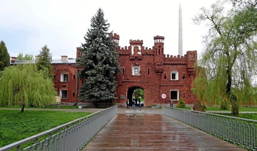 Брестская крепость – Туры и круизы из Петербурга от 12100 рублей