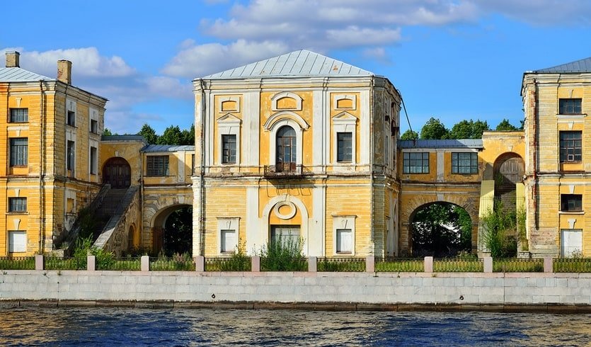 Дома и судьбы поэтов Серебряного века (Петроградская сторона) (для заказных групп) – пешеходные экскурсии для заказных групп от 290 рублей