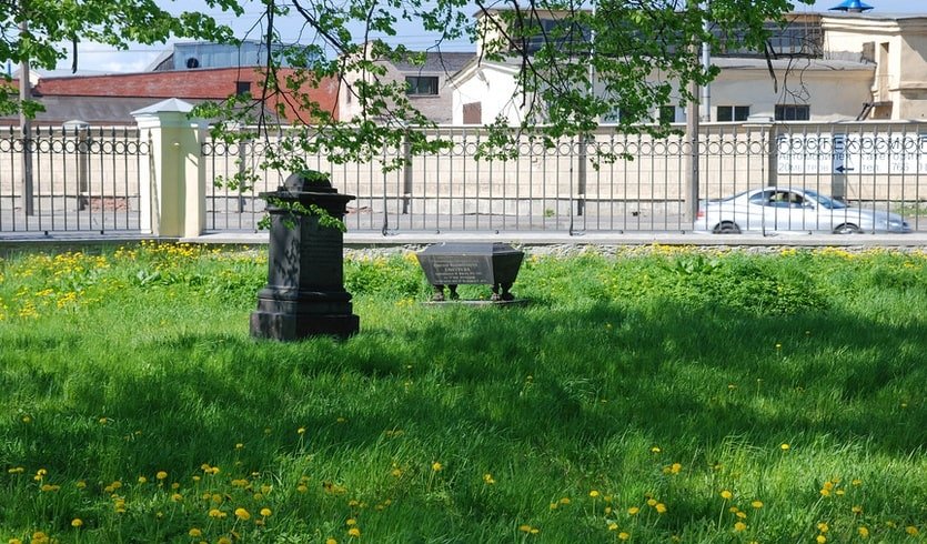 Некрополь Литераторские мостки – Пешеходные экскурсии от 600 рублей