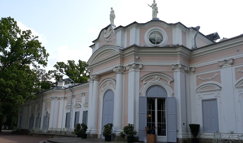 Ораниенбаум (Большой Меншиковский дворец) – автобусные экскурсии для организованных групп от 1350 рублей