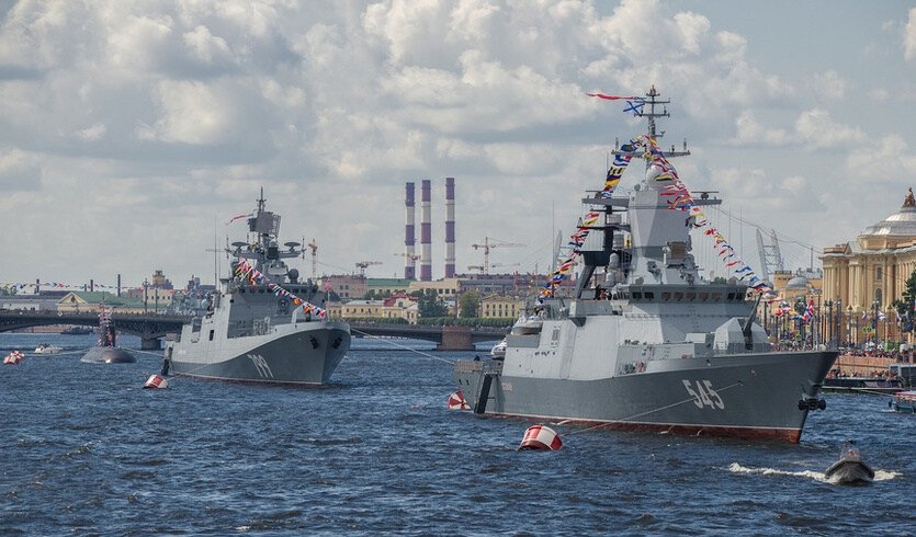 Российские военные корабли в акватории Невы. День ВМФ в Санкт-Петербурге – водные экскурсии по рекам и каналам