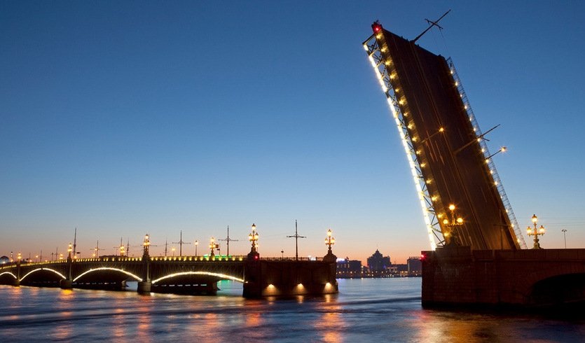 Санкт-Петербург. Разведенный Троицкий мост – водные экскурсии по рекам и каналам от 1750 рублей