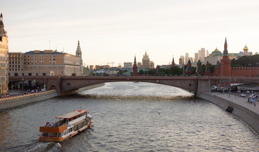 Семейный уикенд в Москве — фото №1 — Photo by Vitali Adutskevich on Unsplash