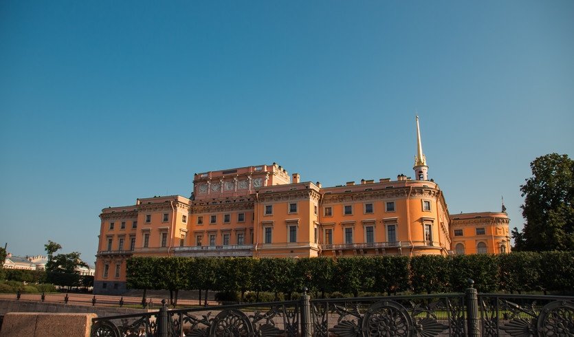 Михайловский замок – экскурсии и программы для детей от 1800 рублей