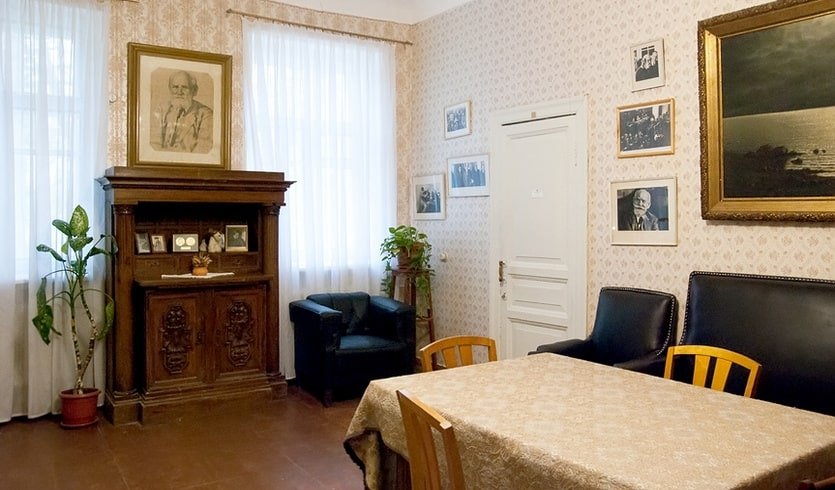 Гостиная в квартире И. П. Павлова – автобусные экскурсии от 1320 рублей