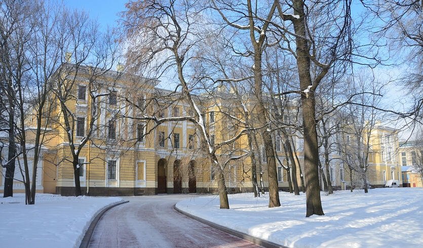 Обзорная экскурсия по Смольному с посещением бункера Жданова — Музеи