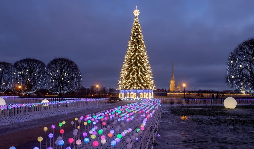 Елка на Стрелке Васильевского острова – сборные туры в Санкт-Петербург от 13830 рублей