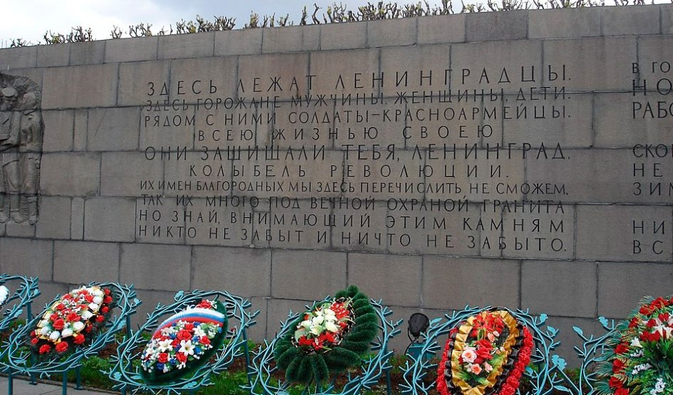 Монумент Мать-Родина. «Здесь лежат Ленинградцы...» – туры в Санкт-Петербург для школьников от 14200 рублей