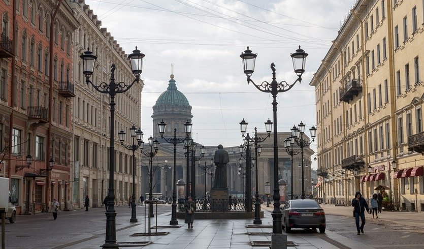 Памятник Н. В. Гоголю – экскурсии и программы для детей от 240 рублей