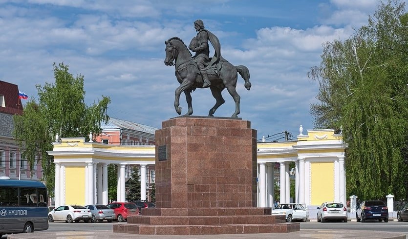 Памятник князю Олегу Ивановичу Рязанскому – туры по Центральной России от 13500 рублей